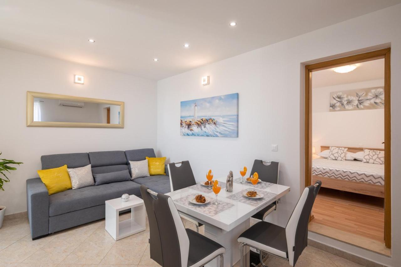 Fba Family Beach Apartments أوميس المظهر الخارجي الصورة