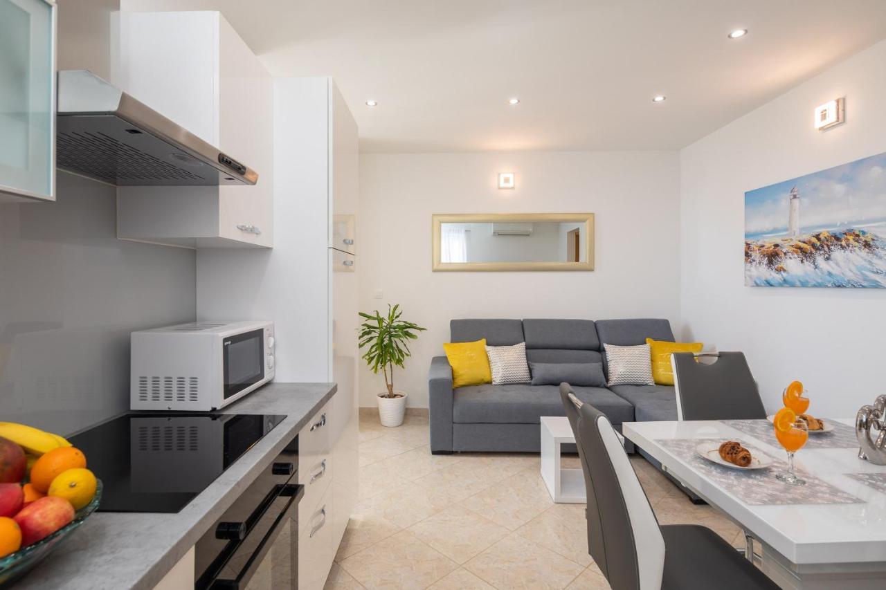 Fba Family Beach Apartments أوميس المظهر الخارجي الصورة