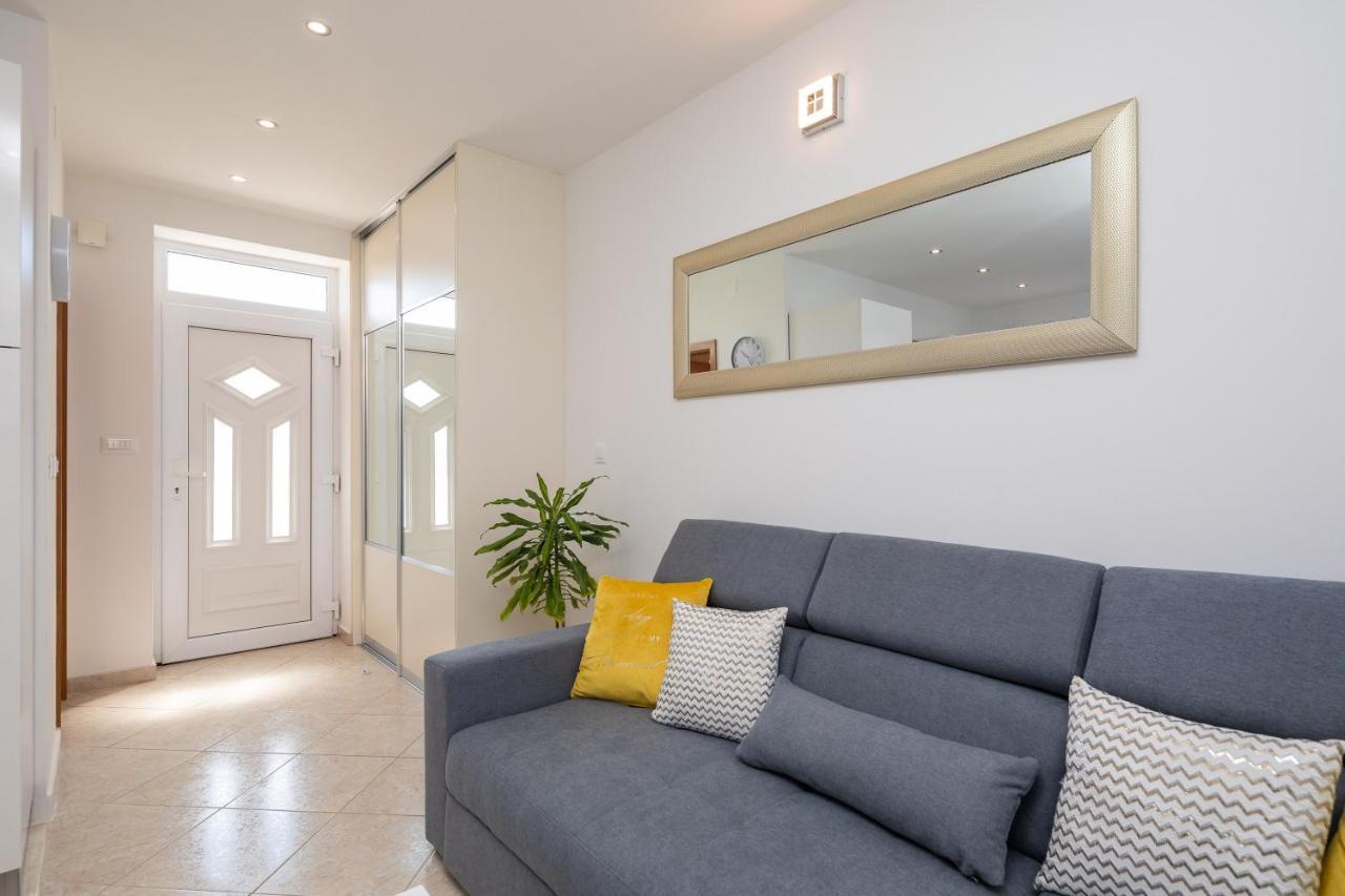 Fba Family Beach Apartments أوميس المظهر الخارجي الصورة