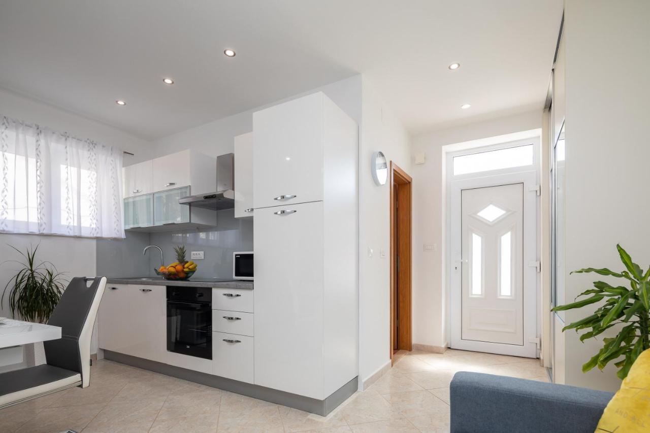 Fba Family Beach Apartments أوميس المظهر الخارجي الصورة
