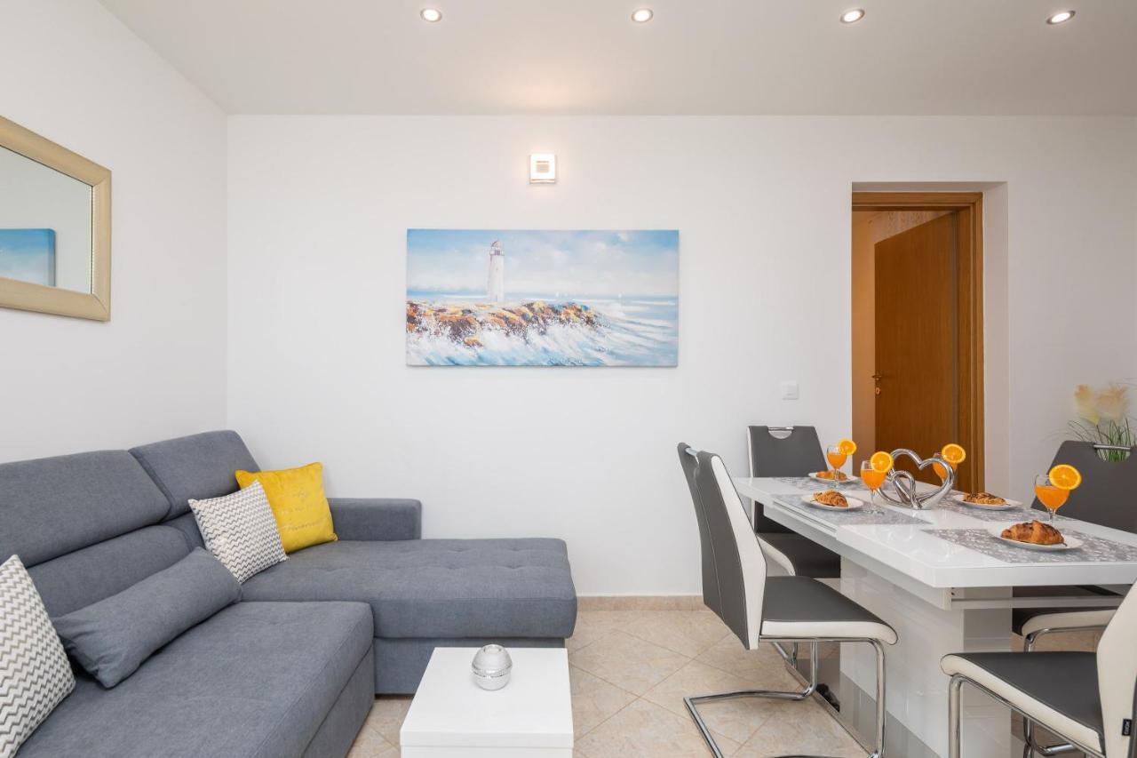 Fba Family Beach Apartments أوميس المظهر الخارجي الصورة