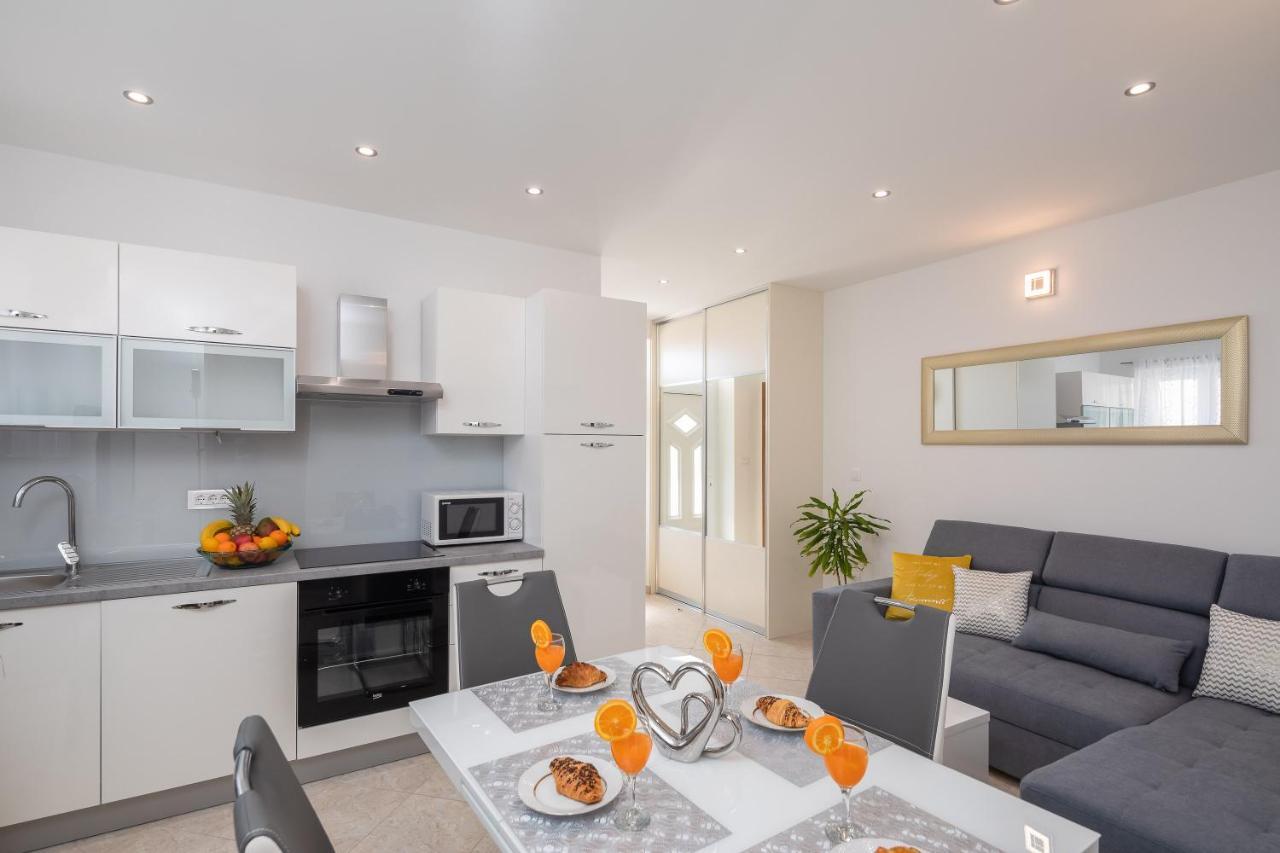 Fba Family Beach Apartments أوميس المظهر الخارجي الصورة
